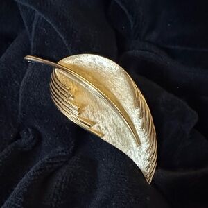Vintage Trifari Gold Leaf Brooch